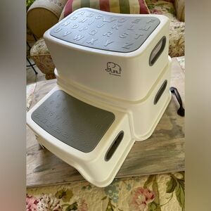 Forbena toddler step stool white and gray NWOT 2 steps